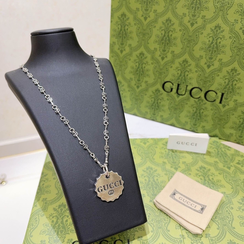 G*u*i necklaces
